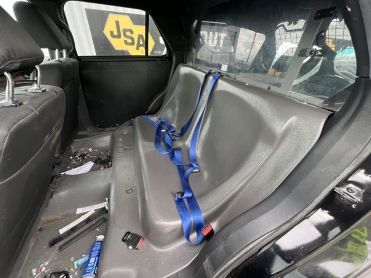 2016-ford-explorer-image-21