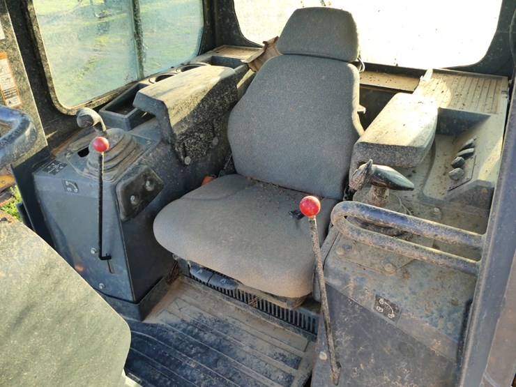 2018-deere-650k-lgp-image-11