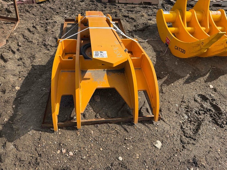 caterpillar-320-image-8