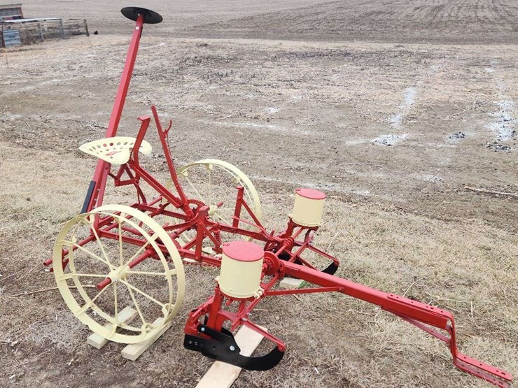 blackhawk-115-two-row-planter-image-2