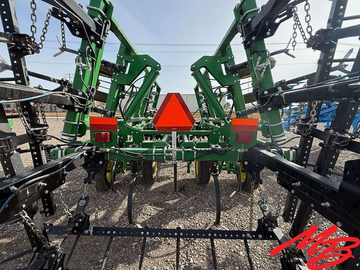 john-deere-2310-image-7