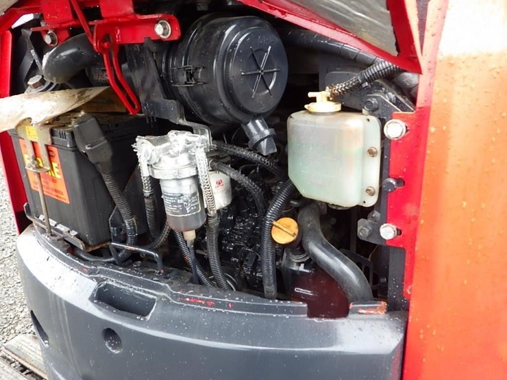 2013-yanmar-vio35-5b-image-8