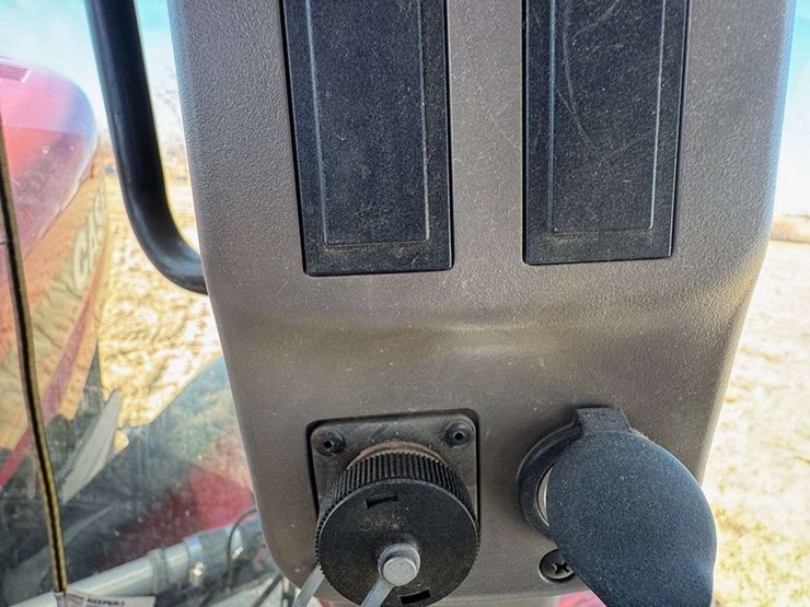 2014-case-ih-400-image-21