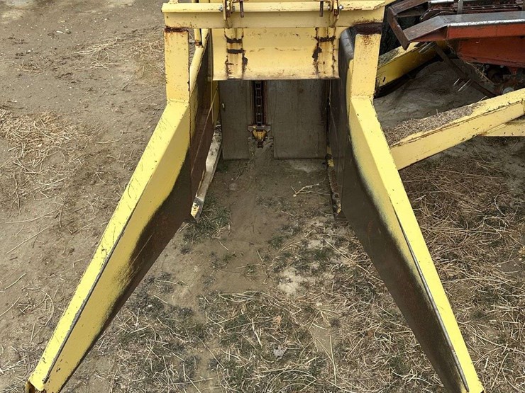 new-holland-1048-image-8