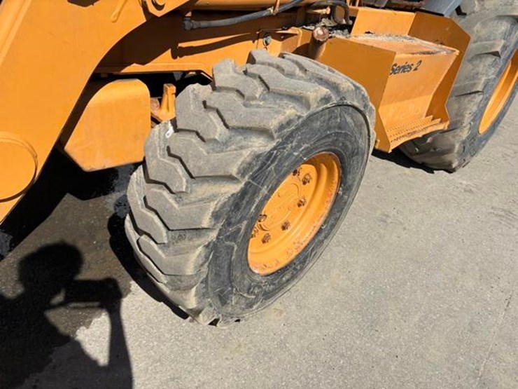 2002-case-590sl-image-17