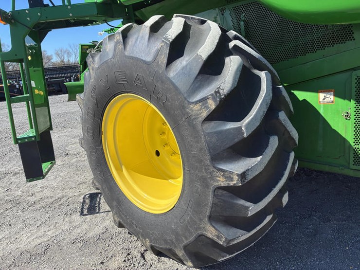 2005-john-deere-9660-sts-image-12