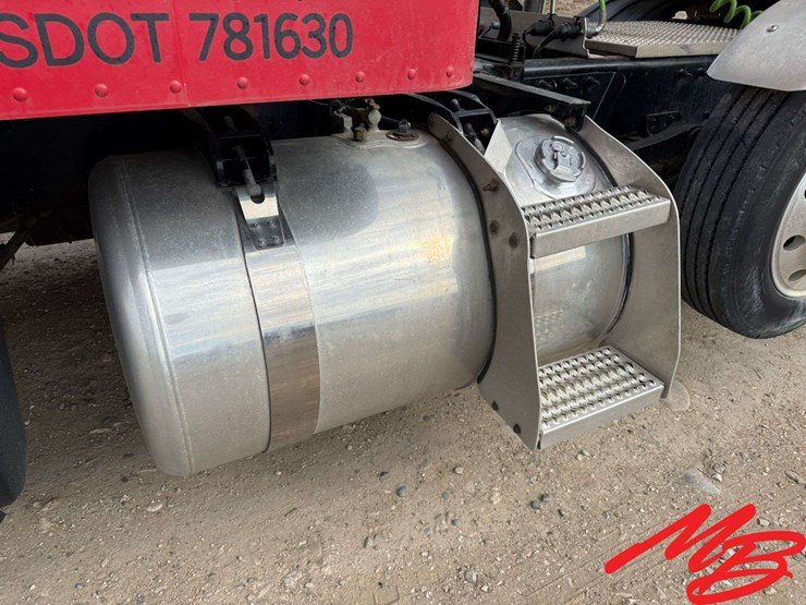 2013-peterbilt-388-image-29