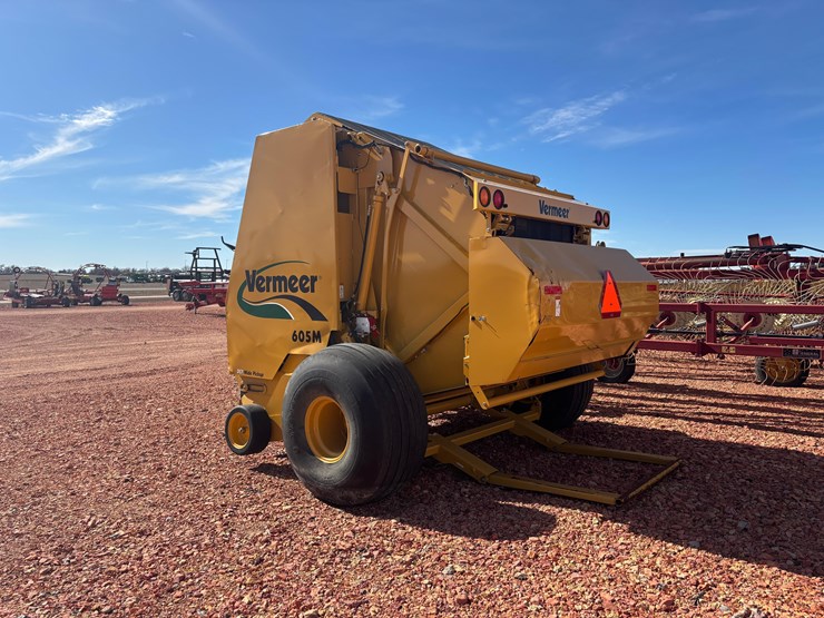 2009-vermeer-605m-image-4