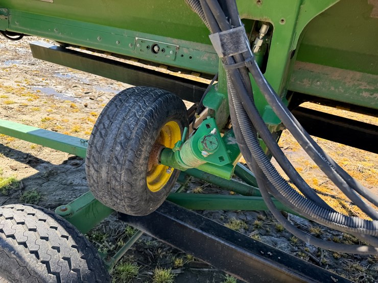 2013-john-deere-630d-image-18