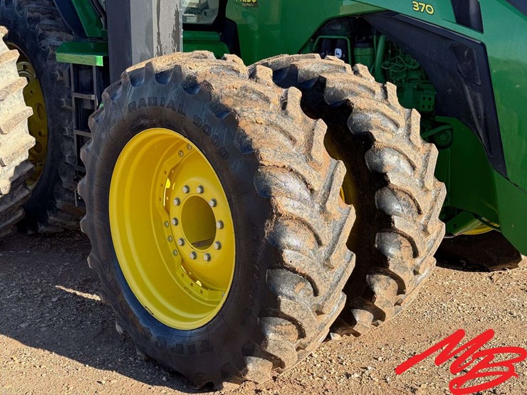 2021-john-deere-8r-370-image-11