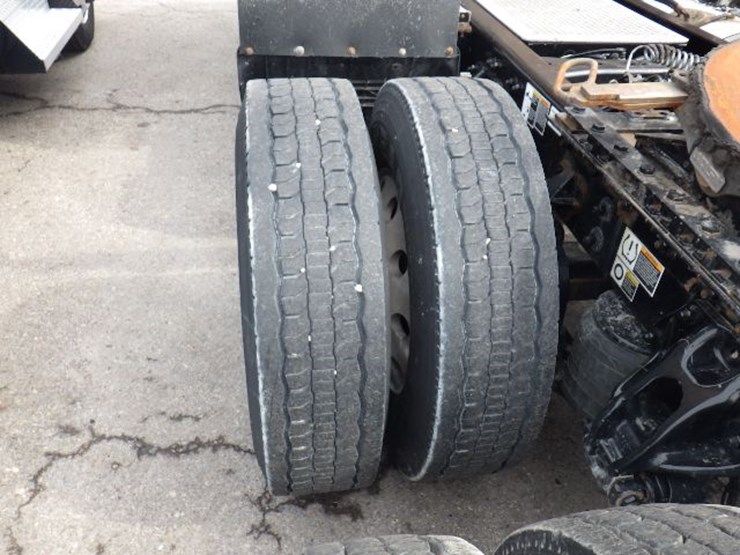 2022-kenworth-t680-image-17