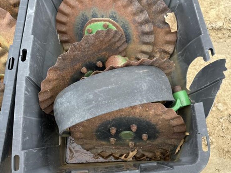 #44-•-pallet-of-totes-with-john-deere-no-till-coulters-image-2