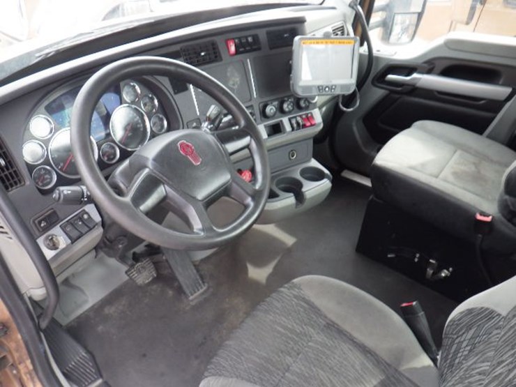 2022-kenworth-t680-image-17
