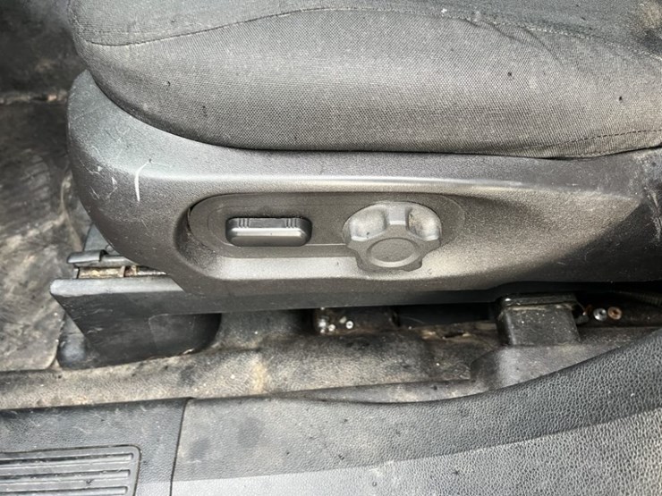 2016-ford-explorer-image-26