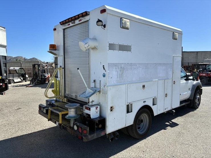 2011-ford-f550-image-3