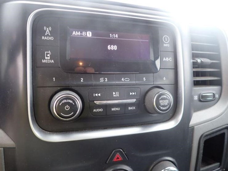 2015-dodge-1500-image-18