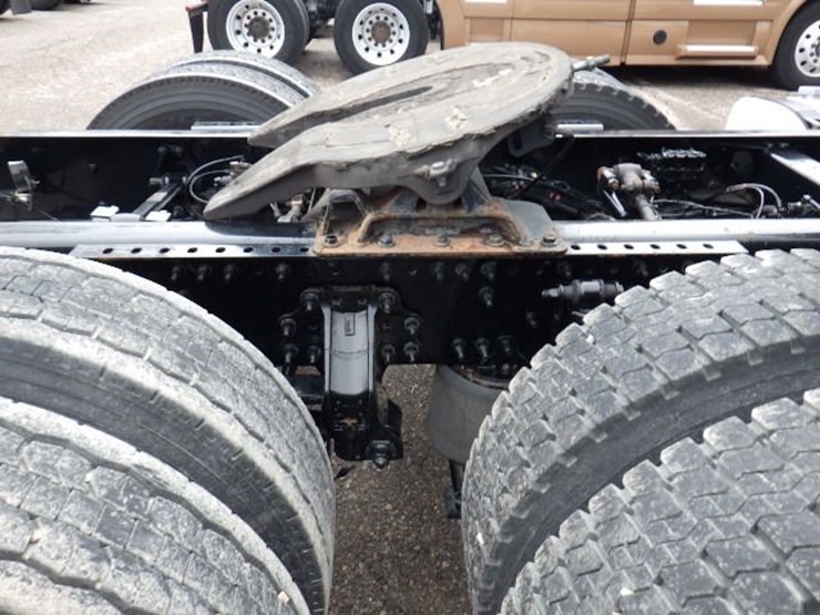 2018-volvo-vnl300-image-7