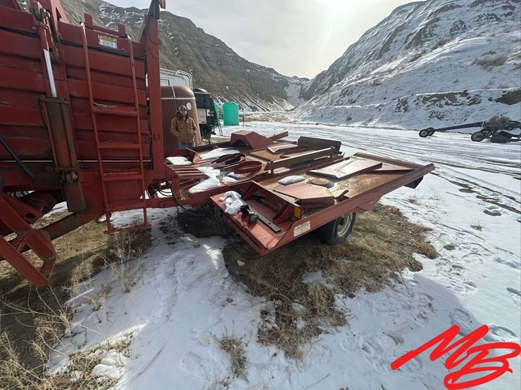 hesston-4900-image-43