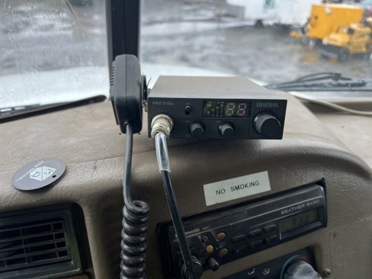 2004-peterbilt-330-image-28