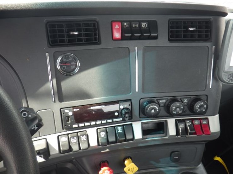 2024-kenworth-t680-image-18
