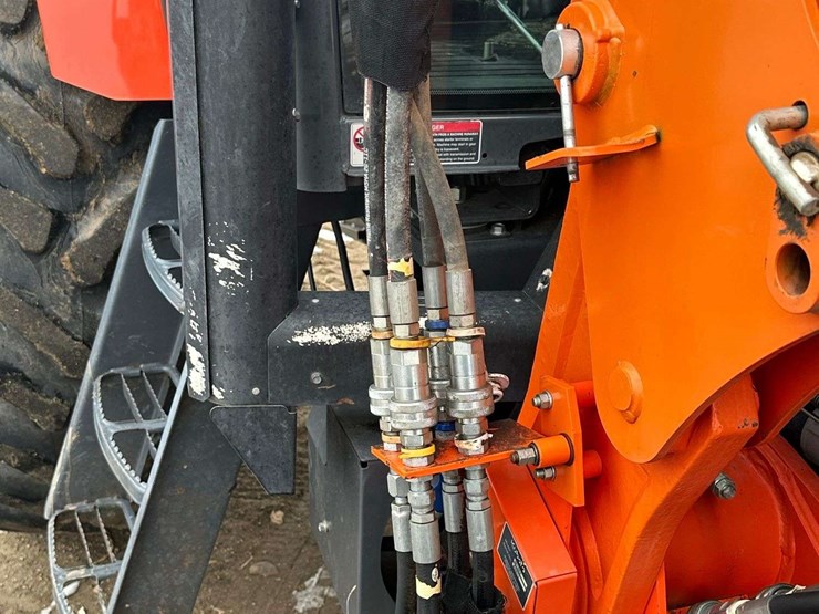 2015-kubota-m135gx-image-41