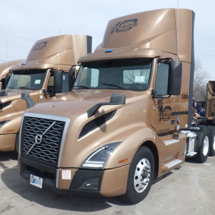 2023 VOLVO VNL300