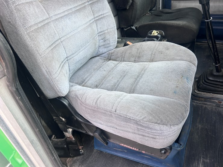 1999-peterbilt-379-image-57