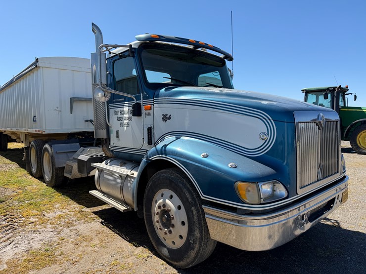 #42452-•-2007-international-l9427-daycab-truck-tractor-vin:-2hscnapr37c468369-image-2