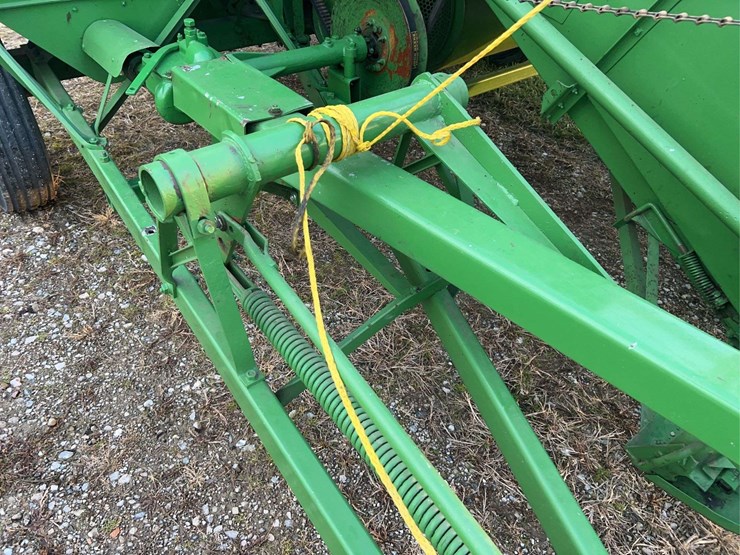 john-deere-no.-12a-pull-type-combine-image-16