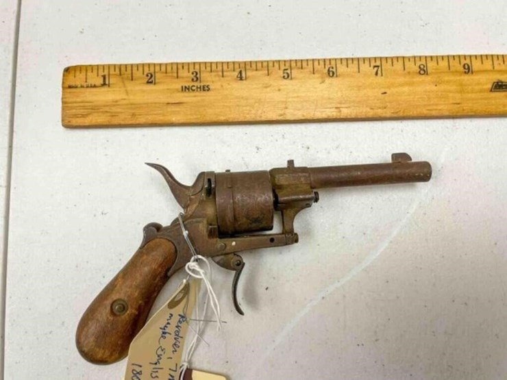 vintage-revolver-image-12