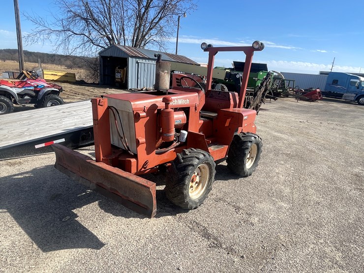 1975-ditch-witch-r40-image-1