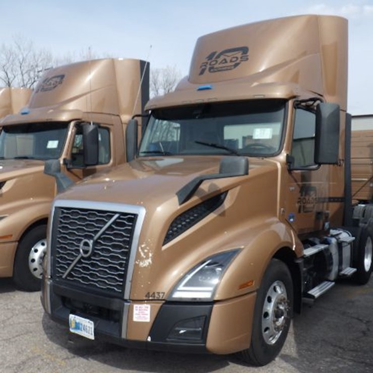 2022 VOLVO VNL300