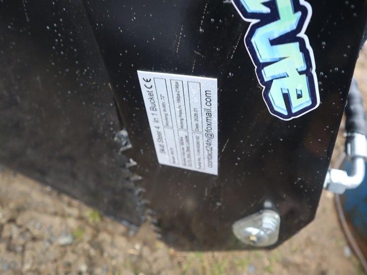 future-skid-steer-4-in-1-bucket-image-5