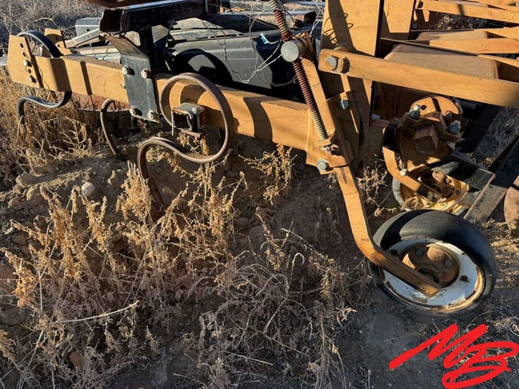 1991-hs-mfg.-24’-cultivator,-12-row-22"-image-8