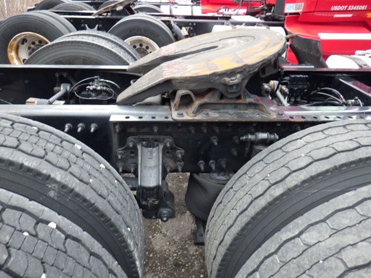 2017-volvo-vnl300-image-5