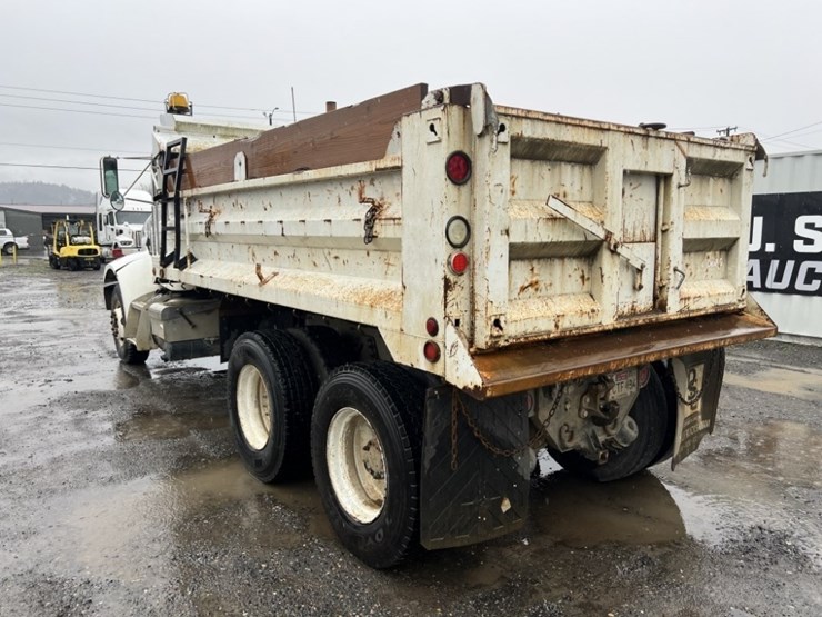 2004-peterbilt-330-image-6