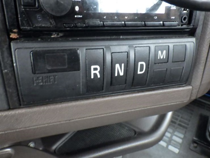 2017-volvo-vnl300-image-17