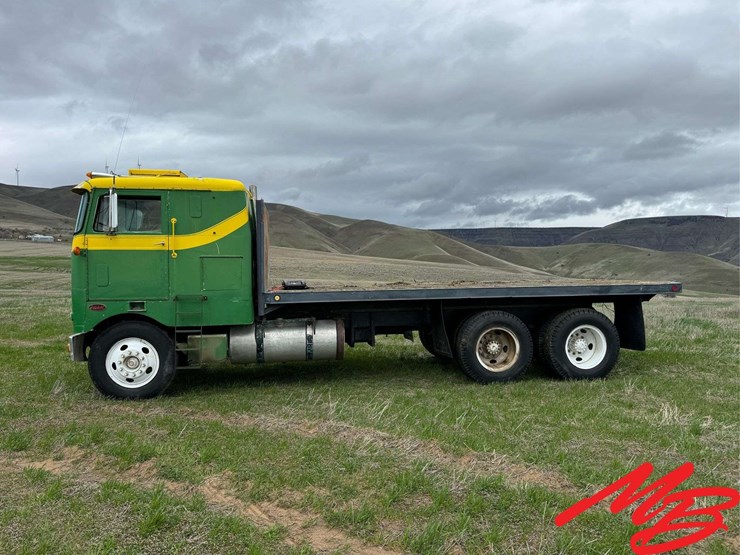 peterbilt-362-image-2