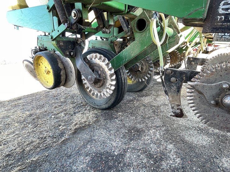 john-deere-7000-image-22