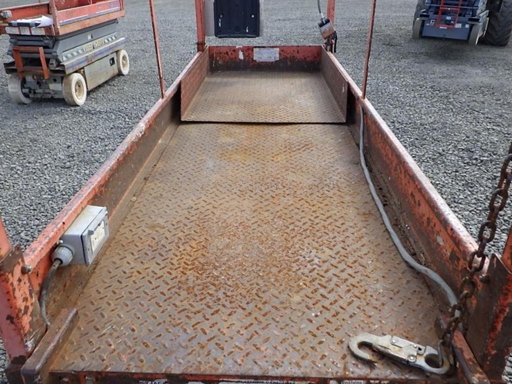 1997-skyjack-sj-3220-scissor-lift-image-13