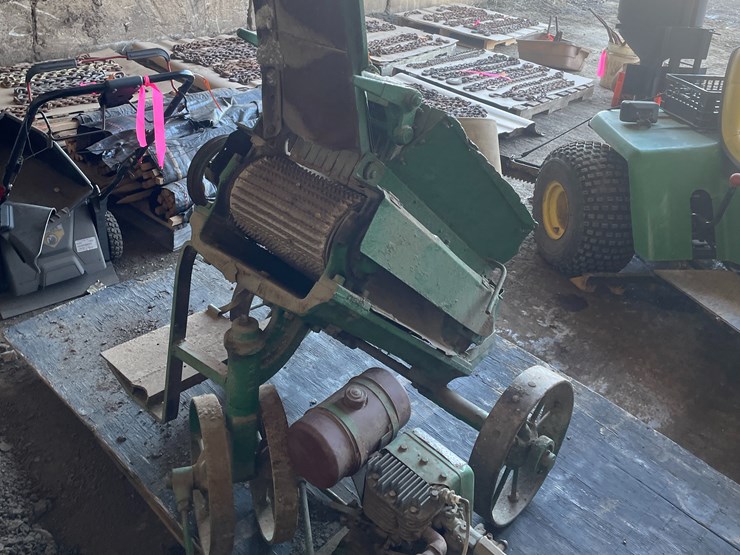 #6017-•-royer-screener-image-3