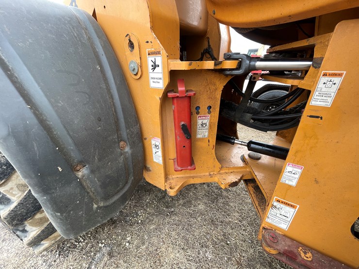 2008-case-621e-xr-image-61