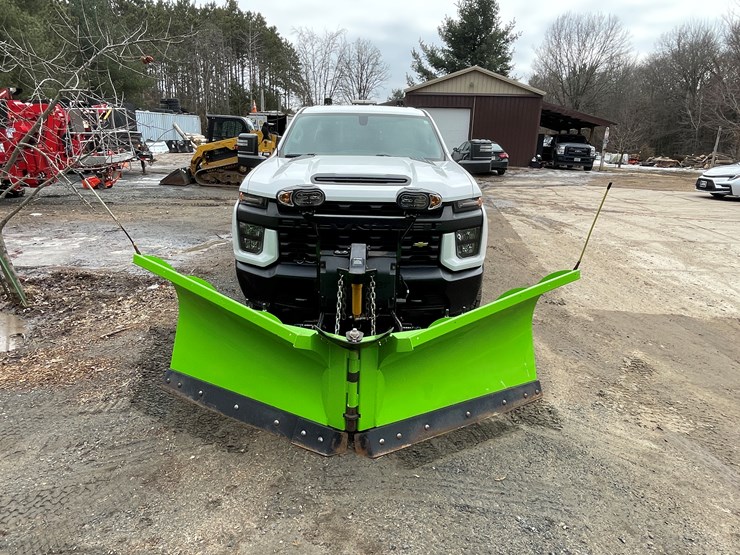 2020-chevrolet-2500hd-image-2