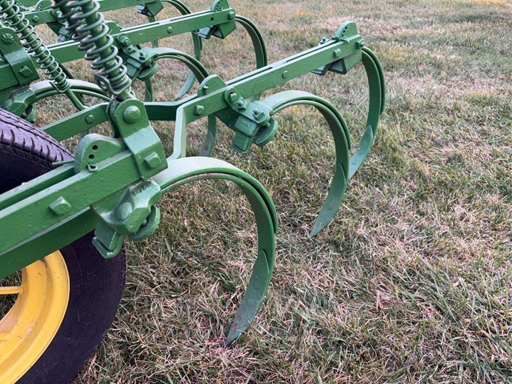 john-deere-van-brunt-cca-field-cultivator-image-33