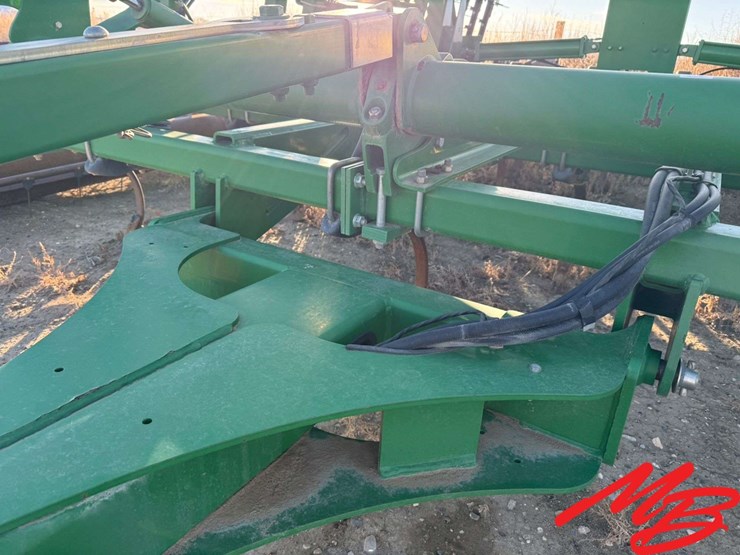 john-deere-32-image-17