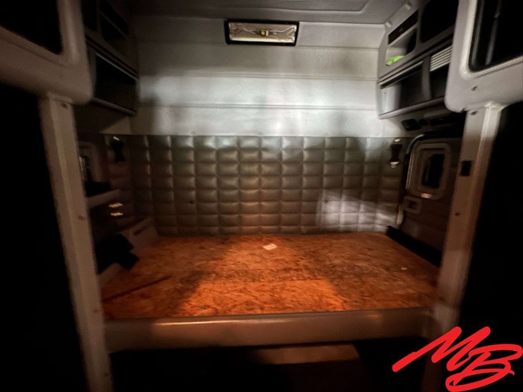 2007-peterbilt-379-image-86