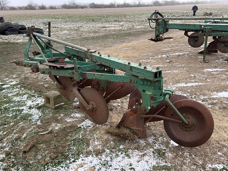 john-deere-3-btm-plow-image-5