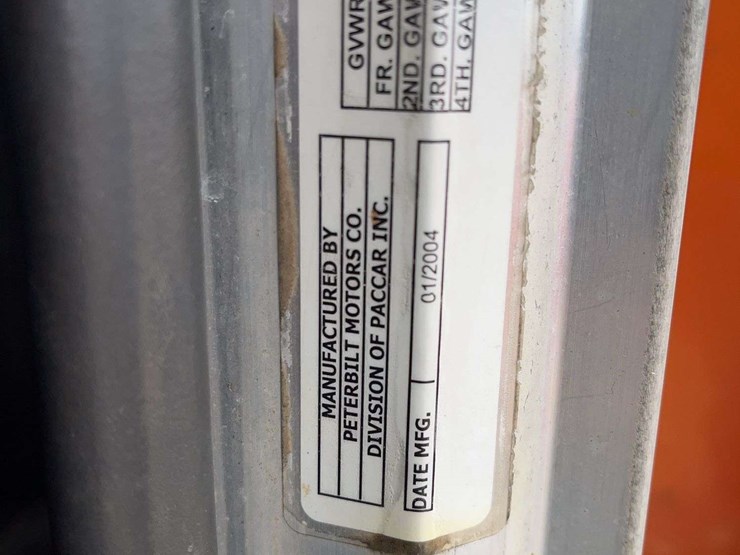 2004-peterbilt-379-image-58