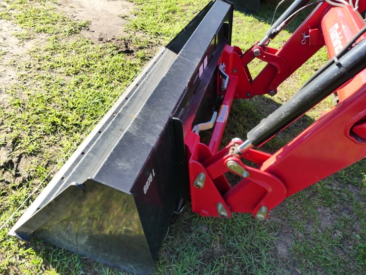 2020-mahindra-6075-image-9