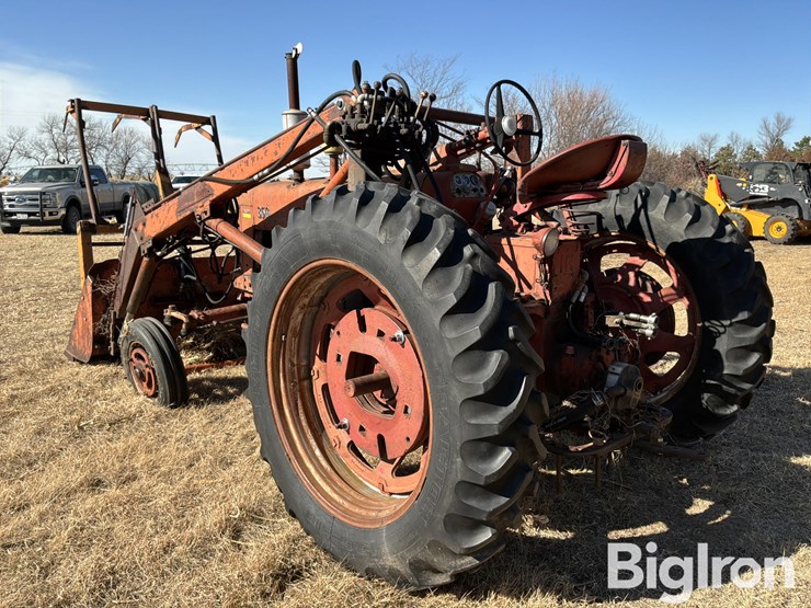 1957-farmall-350-2wd-tractor-w/loader-grapple-image-7